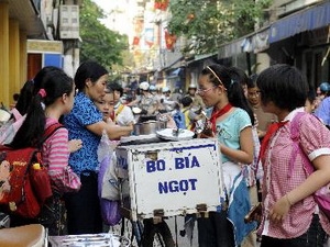Cảnh báo nguy cơ ngộ độc thực phẩm tại cổng trường học